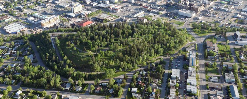 An aerial photograph of Connaught Hill and downtown Prince George.